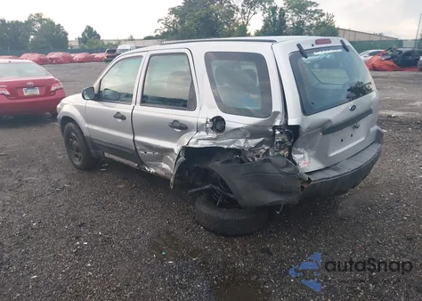 2005 Ford Escape Xls z USA, uszkodzony, nr VIN 1FMYU02ZX5DA09092